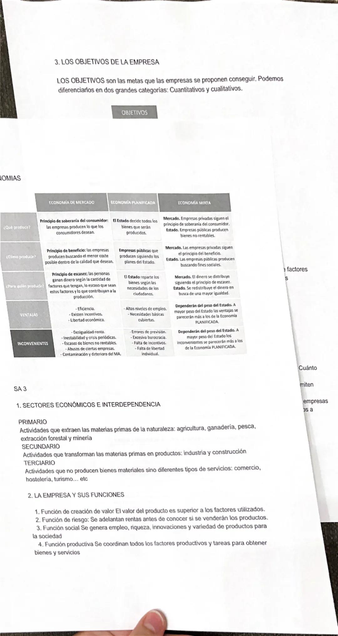 # Economía
SA 1

1. ¿QUÉ ES LA ECONOMÍA?

LA ECONOMÍA es la ciencia que estudia el mejor modo de administrar unos recursos que
son escasos p