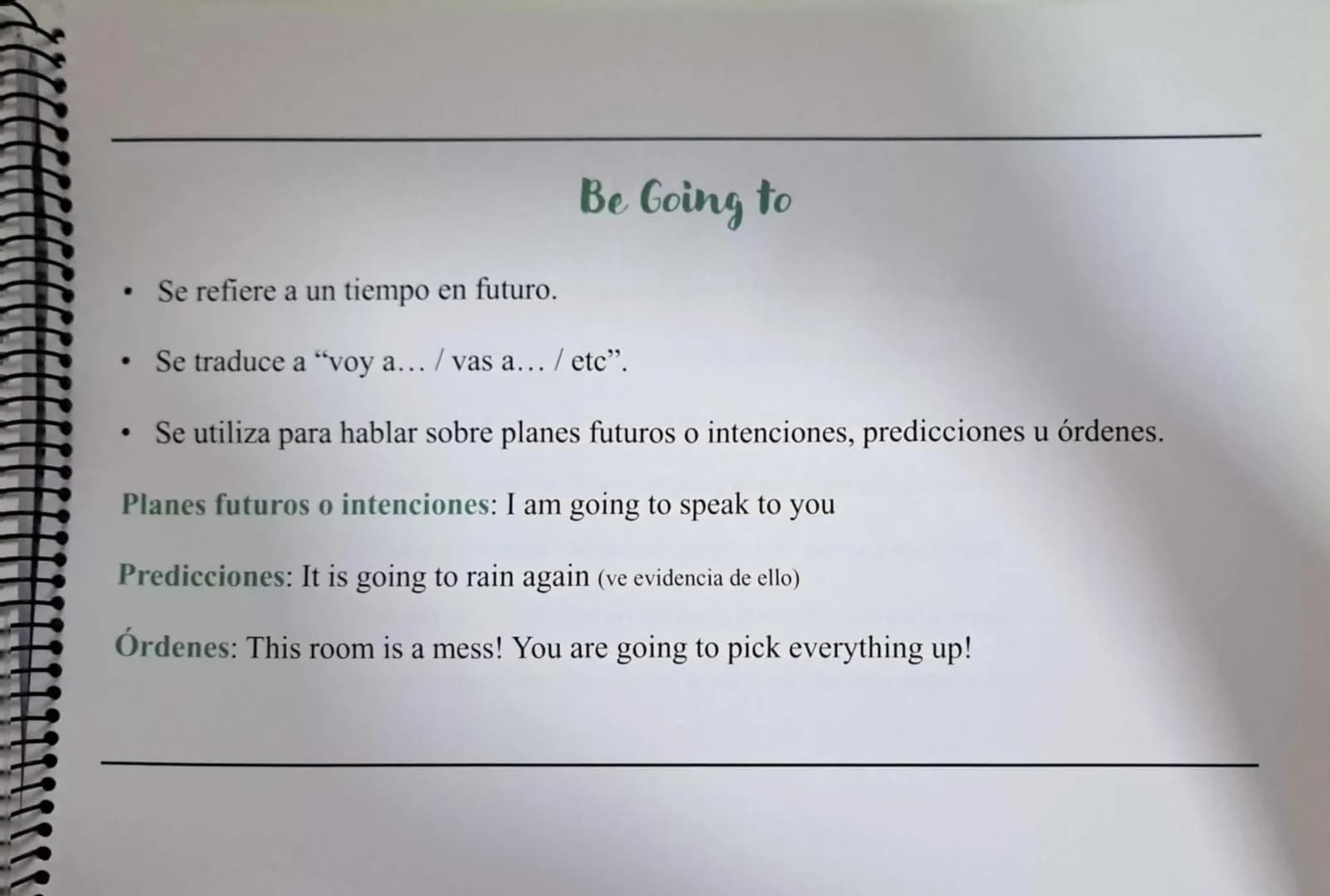 Future Simple (WILL)
Se refiere a un tiempo en el futuro, y expresa hechos o certeza.
• Se utiliza para predecir un evento futuro, para expr