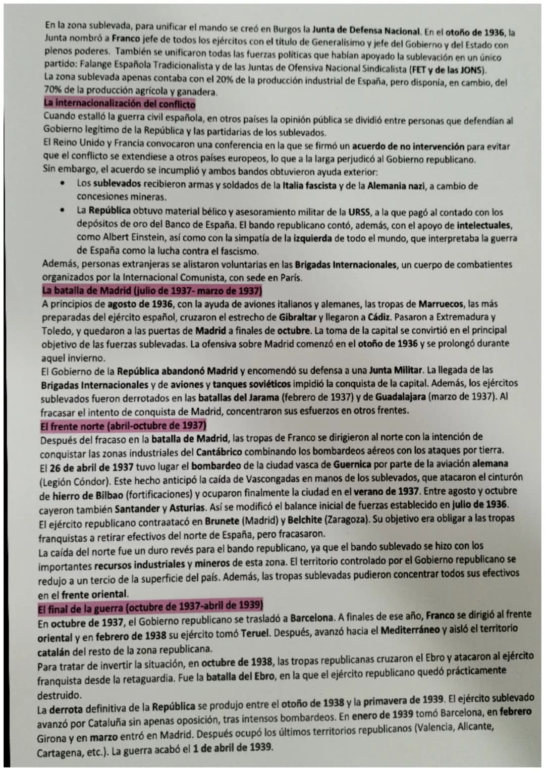 La dictadura de Primo de Rivera (1923-1930)
En medio de la crisis se produjo la derrota de Annual (1921) en la guerra de Marruecos, donde mu