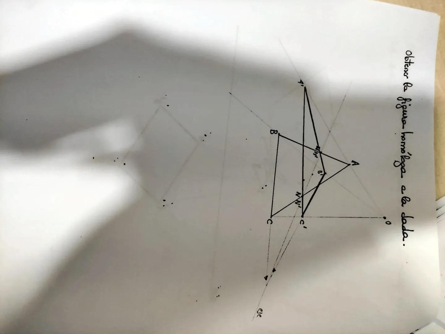 Homología y Difinidad.

Homologia:
Das figuras planas son homográficas cuando se conceponden punto.
punb y recla
le corresponden un punto y 